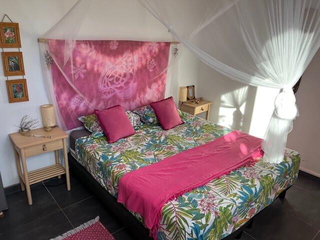 chambre rose lit king size